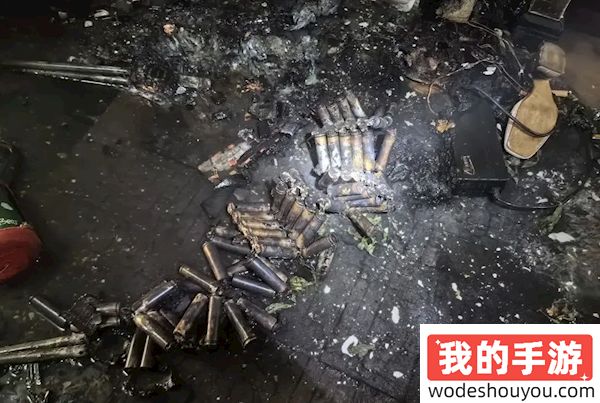 愚昧无知！一女子将电瓶拿回家充电导致起火爆炸！结果大快人心！