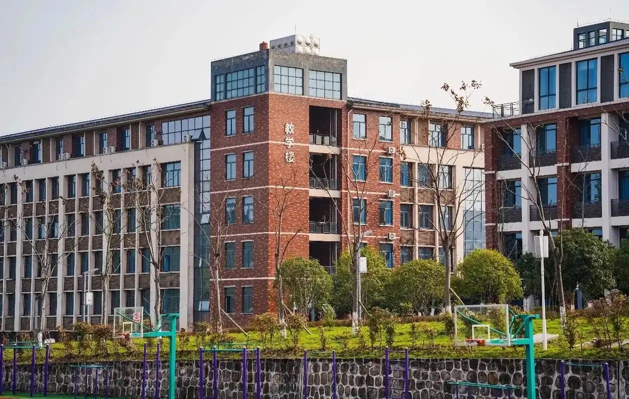 重庆历史类低分民办专科推荐：6 所院校 180 分可报