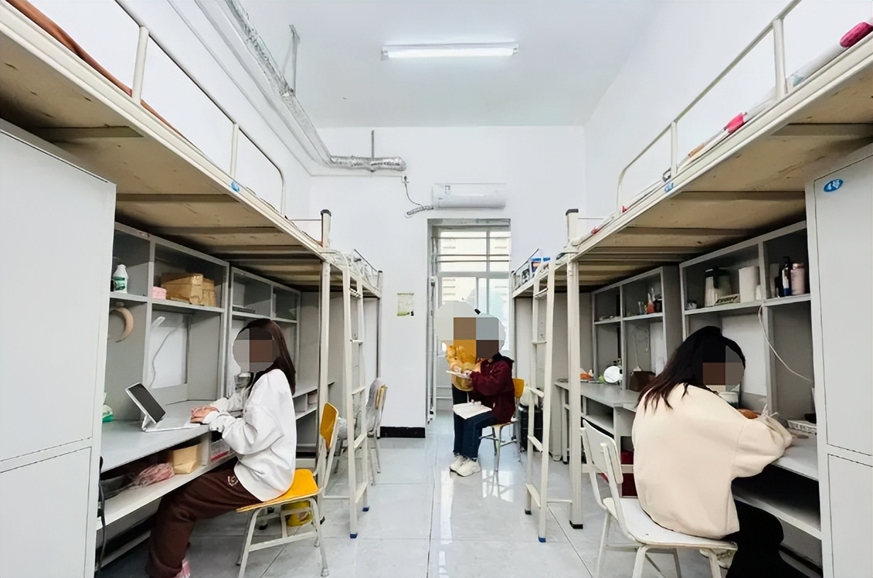 宝鸡职业技术学院宿舍条件怎么样?空调配置 + 房型费用 + 实景图片(图3) 宝鸡职业技术学院宿舍条件怎么样?空调配置 + 房型费用 + 实景图片(图3)