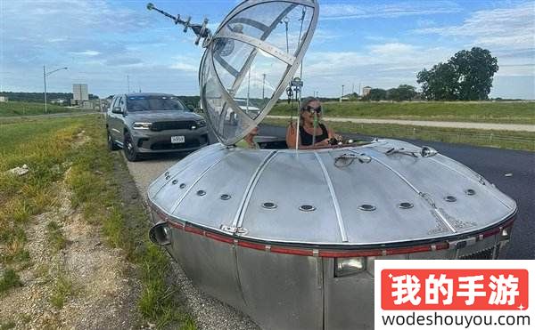 啼笑皆非！“UFO”惊现美国公路：被交警开了张罚单！