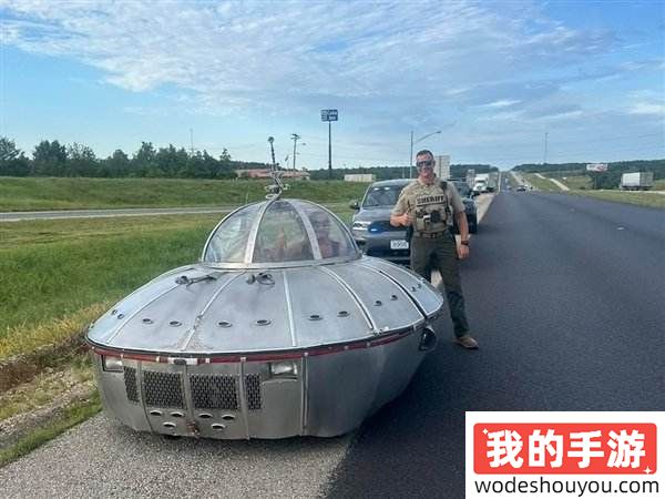 啼笑皆非！“UFO”惊现美国公路：被交警开了张罚单！