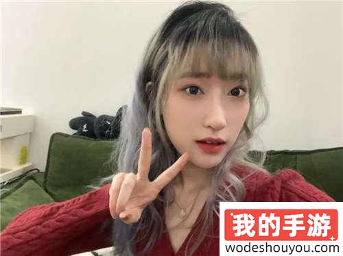 LPL解说杯惊现“反目成仇”戏码？现场女解说互撕衣服，上演打架情节！