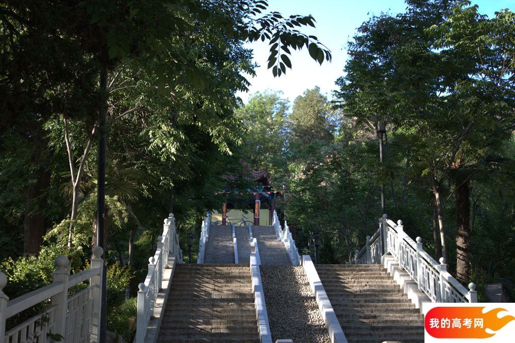 上海对外经贸大学2024年在湖南录取分数线、对应位次（附近几年最低录取分数线及位次排名）(图1)