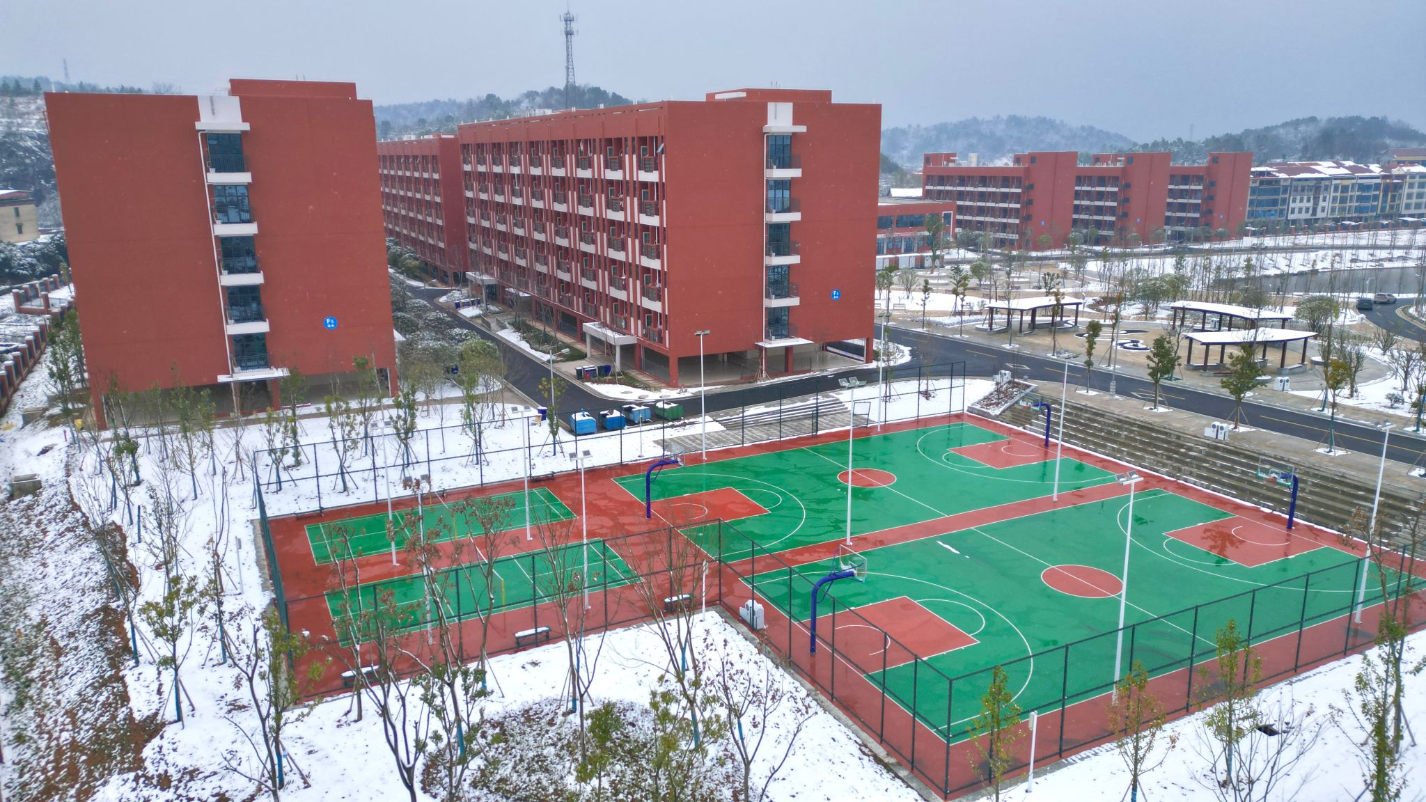 2024年盐城工学院在广西录取分数线（附近几年最低位次排名）(图1)
